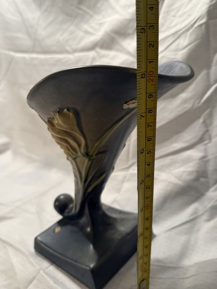 Art Pottery Vase.  Roseville Freesia 197-6.  Tropical Green.