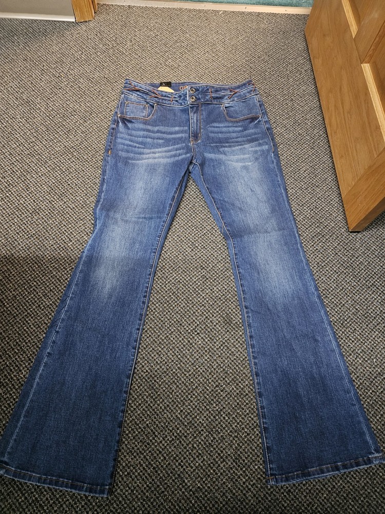 Grace in LA JEANS  Size 32 Easy FIT