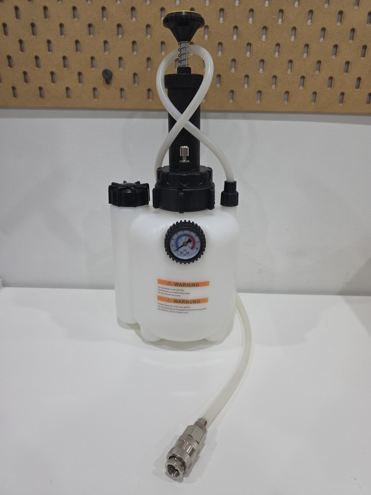 3L Manual Brake Clutch Bleeder Fluid Tool Universal Power Bleeding Kit