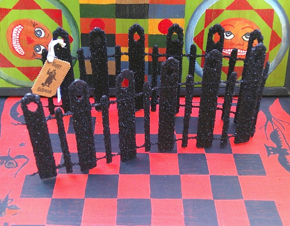 Wendy Addison Halloween Pressed Paper Glass Glitter 23 inch Fence EUC