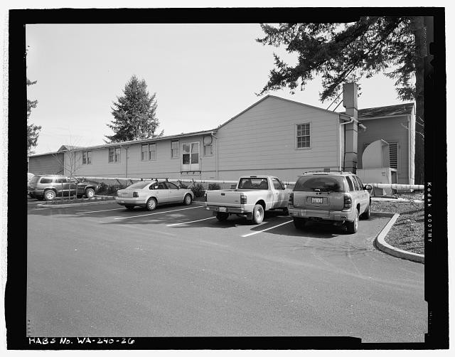 CLINIC-SURGERY B8, WEST ELEVATION, LOOKING NORTHEAST - Barnes General Hospital,