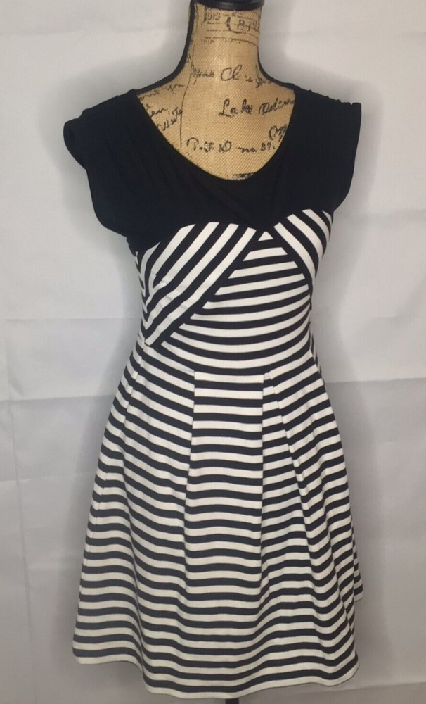 Olsen Boye Dress Size  7 Juniors Women's  Fit Flare Black White Striped Stretch