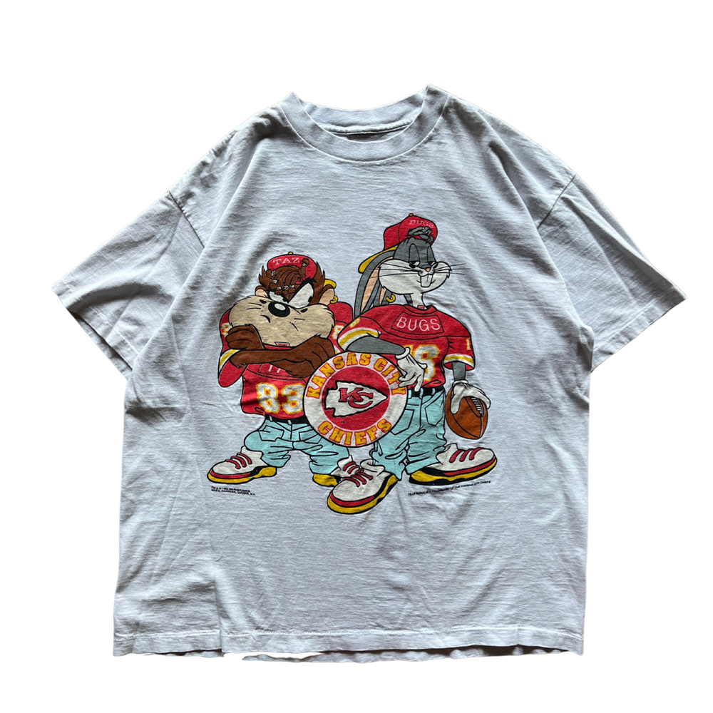 Kansas City Chiefs Looney Tunes Bugs Bunny NFL Graphic T-Shirt HN2536
