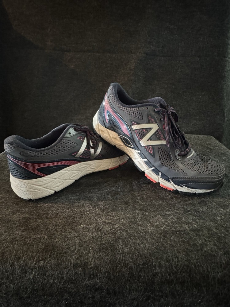 New Balance Women's 840 V5 Running Shoes, Size 9