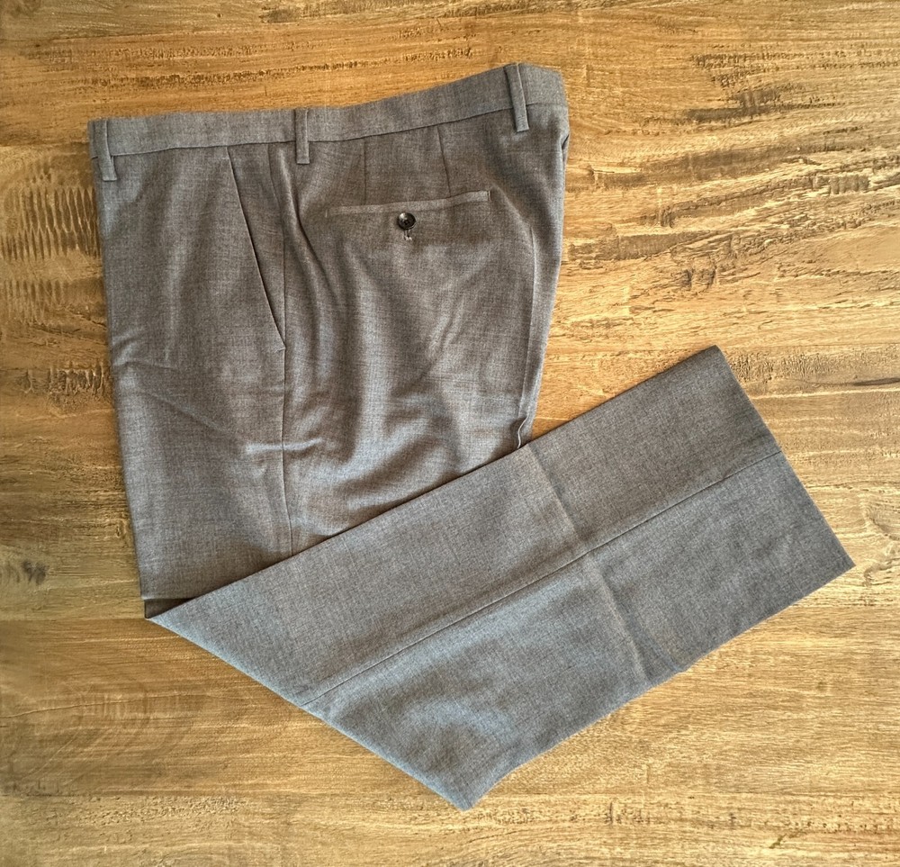 Hugo Boss Mens Dress Pants Virgin Wool Flat Front 38R Straight Light Gray