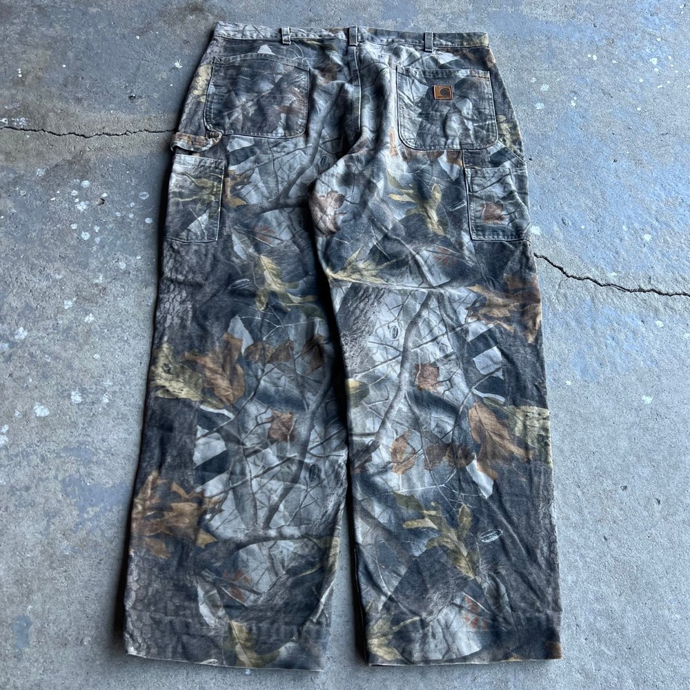 Vintage Y2K Carhartt Realtree camo work wear carpenter pants