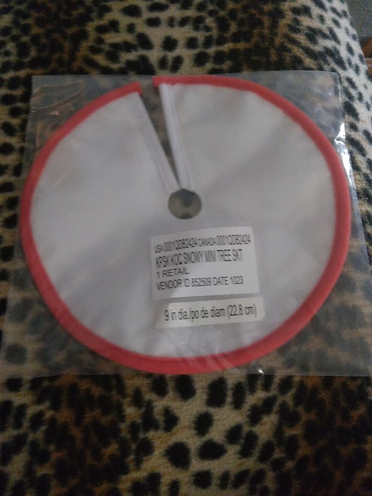 NEW IN BAG 2024 HALLMARK SNOWY MINIATURE TREE SKIRT