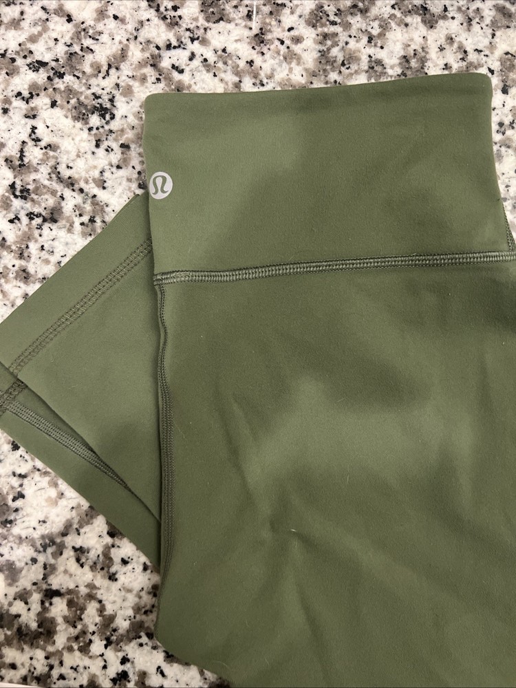 Lululemon Women's Capri Leggings Size 6 Hunter Forest Green Yoga Gym Activewear