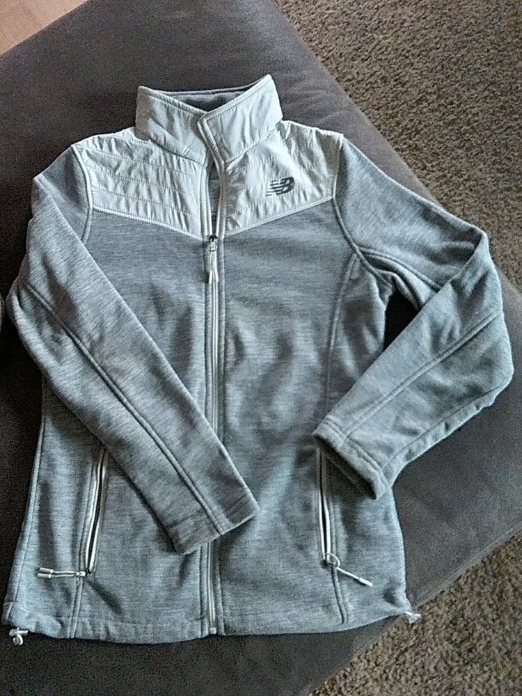 Woman’s New Balance Zip Up Sweatshirt Gray Size Small