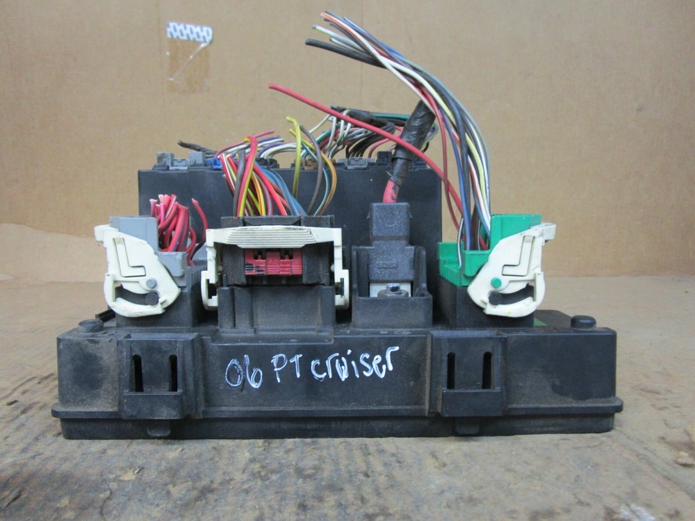 06-10 Chrysler PT Cruiser Totally Integrated Power Module Fuse Box TIPM 56049719