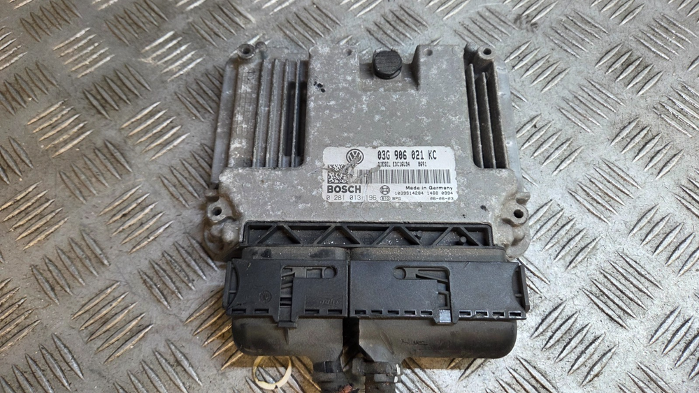 2006 VW TOURAN S 7 STR MK1 (1T)PETROL 1.6 BSE ENGINE ECU 03G906021KC 0281013196