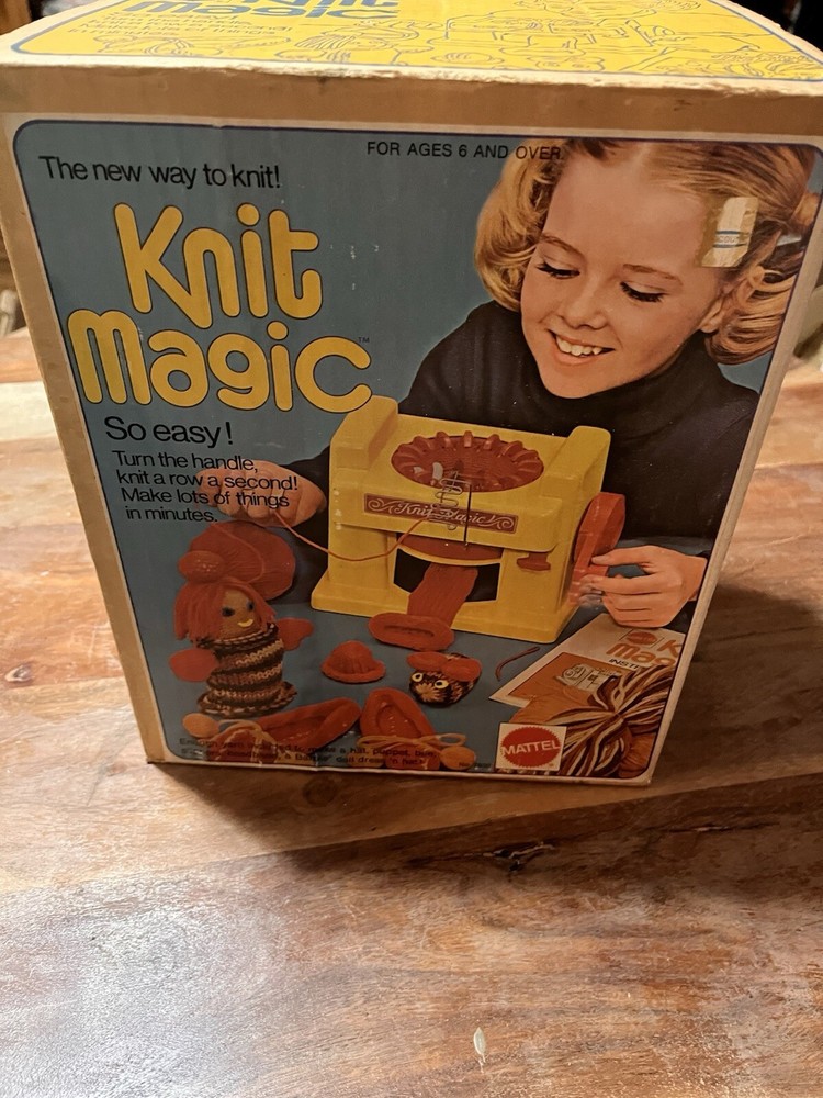 Vintage Mattel 1974 KNIT MAGIC #7830 in Original Box