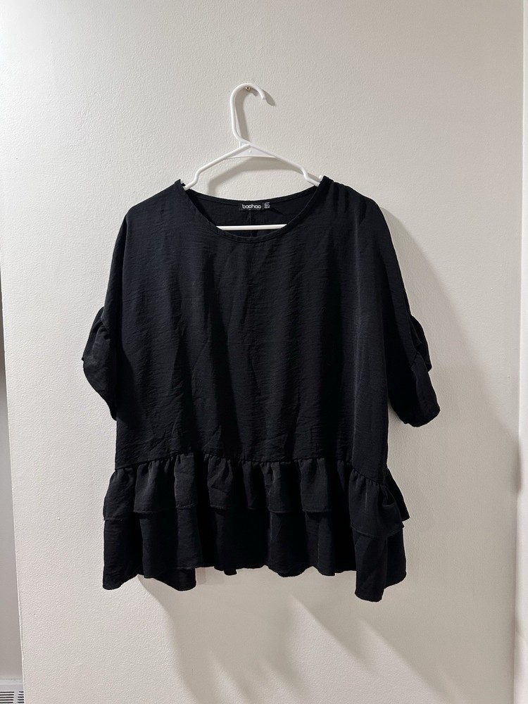 Boohoo Black Short Sleeve Ruffle Hem Tiered Blouse - Size USA 14