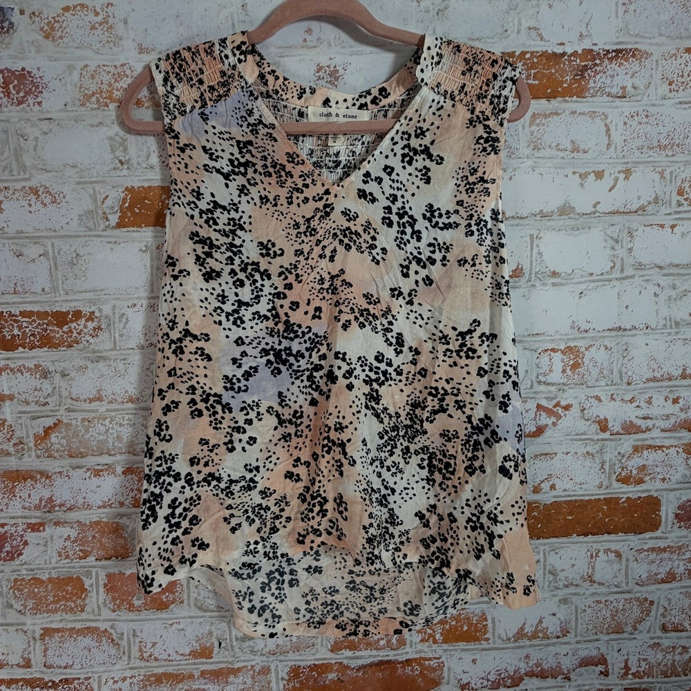 Cloth & Stone Sleeveless Blouse Women Medium Peach Animal Print Smocked V-Neck