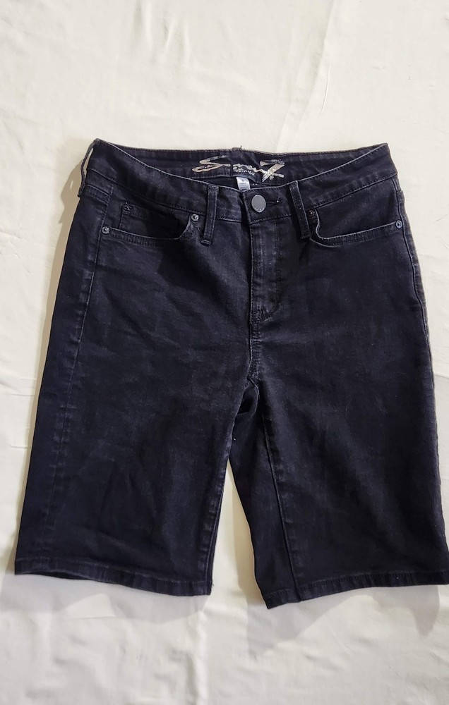 seven7 Sunset Bermuda jean shorts size 6, black wash minor pilling.