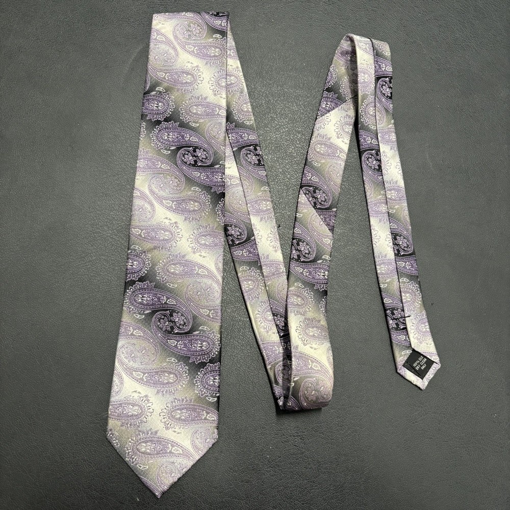 Mario Ferrari Hand Made Black White Purple Paisley Mens Tie 100% Silk 3x58