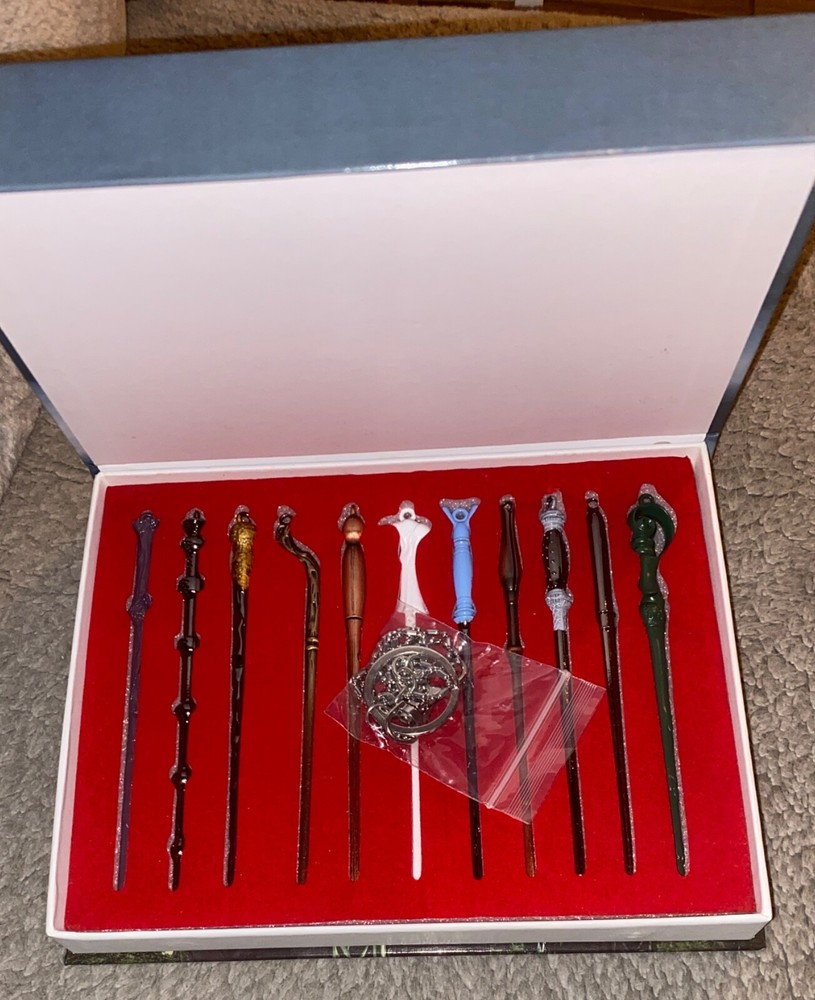 Harry Potter 11 Mini Wand Box Set with Charms Keychains New Sealed