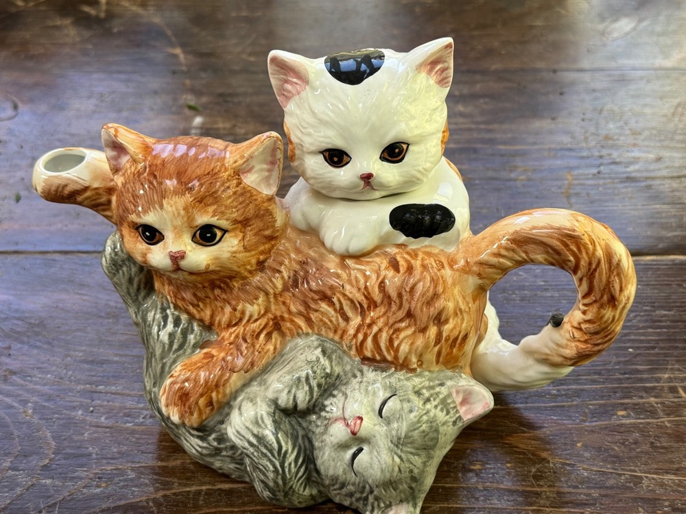 Vintage Ceramic Cat Teapot 3 Kitty Stacked Novelty Tea Pot Whimsical Collectible