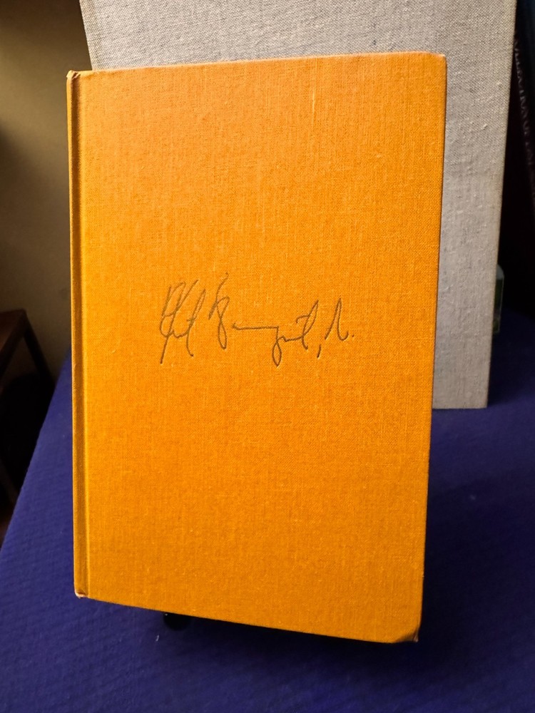 Breakfast of Champions by Kurt Vonnegut, Jr. (Delacourt Press, 1973) BCE No DJ