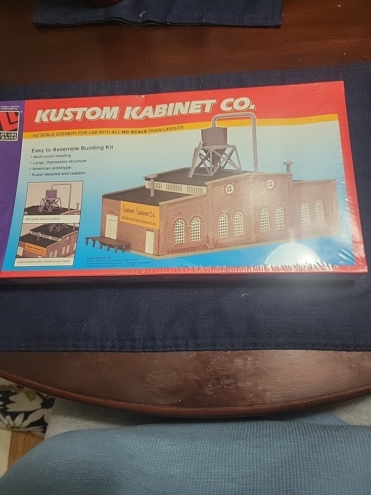 HO Life-Like Kustom Kabinet Co. Building Kit #1365 / Sealed /NIB
