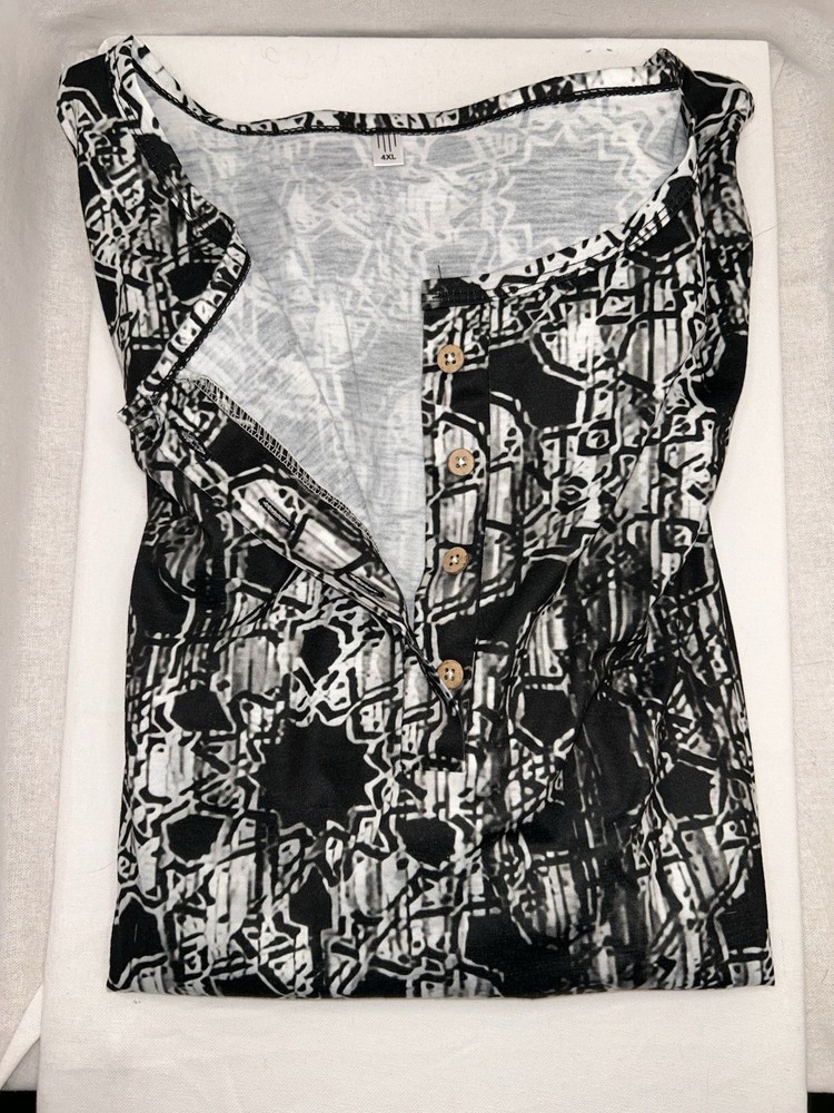 Women’s Black & White Short Sleeve Top Size 4X