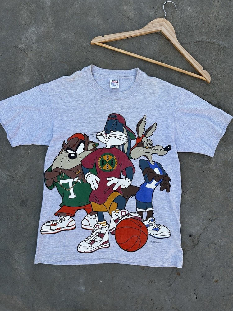 Vintage Looney Tunes Basketball Graphic Tee for Cartoon Fans  