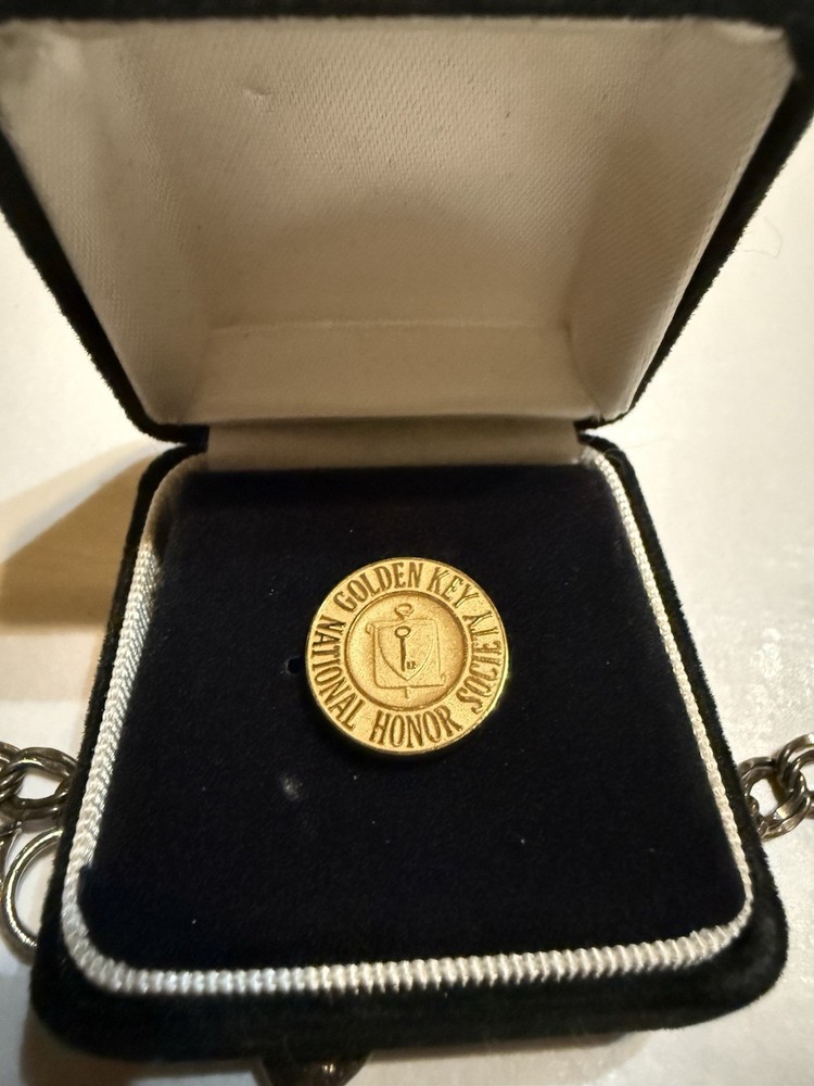 Golden Key National Honor Society Vintage Academic Achievement Lapel Pin