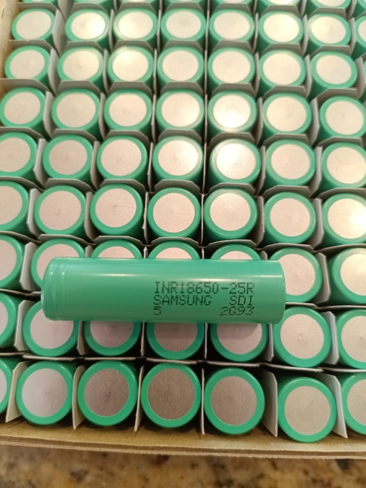 Lot of 10, 3.7v Rechargeable Battery 2500mAh 3.7v Flat Top Cell for Flashlight