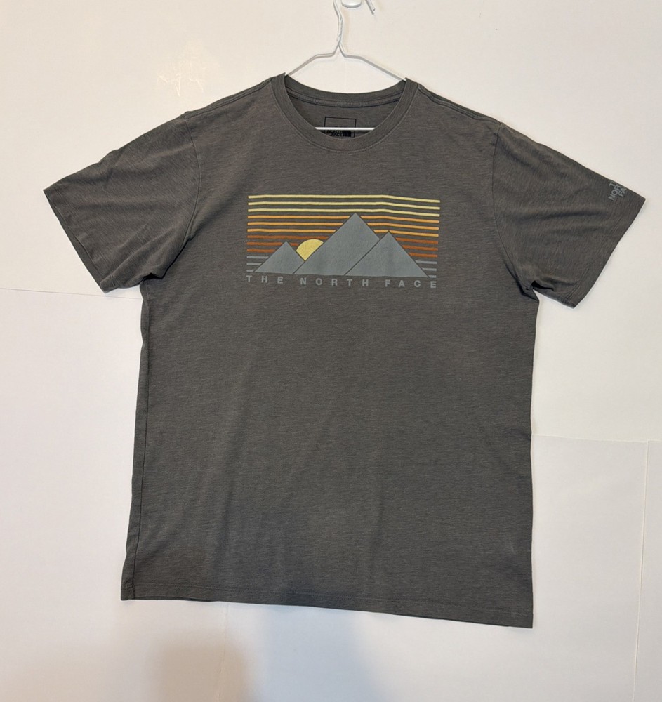 The North Face Gray Mountain Sunset T-shirt Men’s Large Streetwear Basic Outdoor