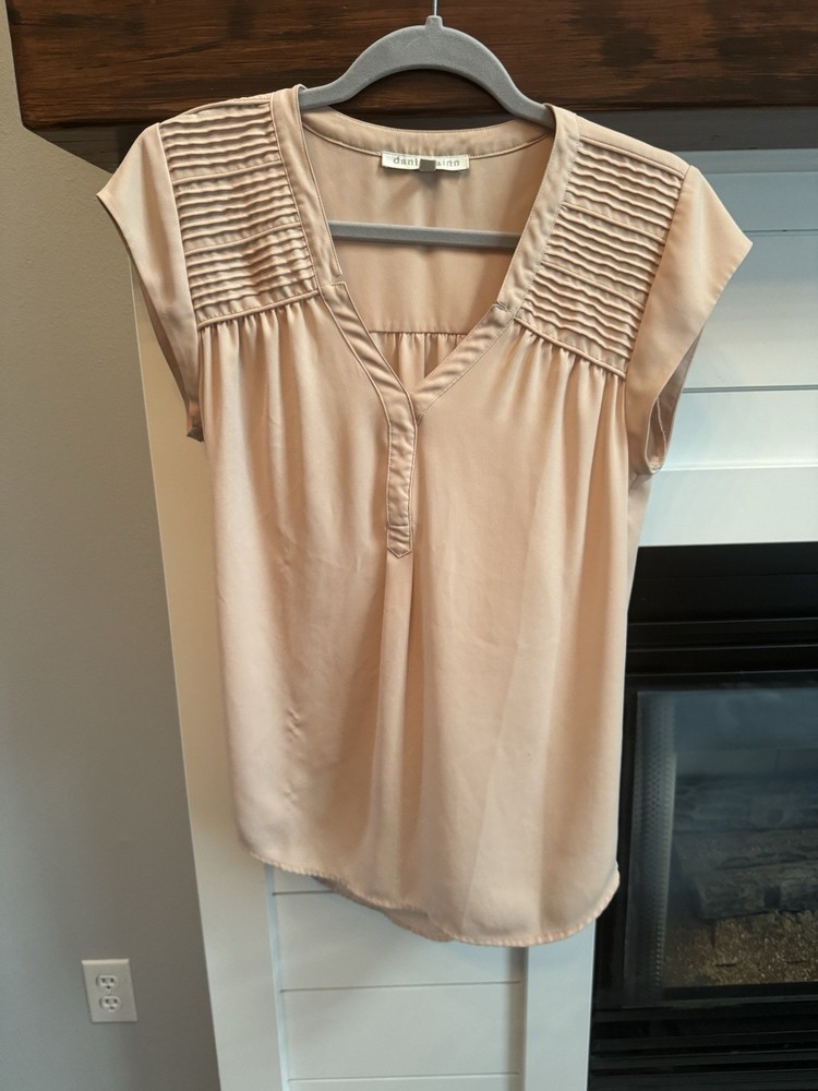 Daniel Rainn Women's Blouse Size Medium Ivory Classic Detailed Piece