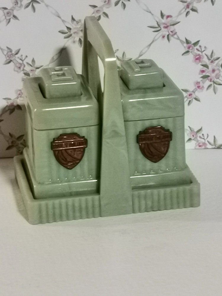 Coney Island Carvanite Salt & Pepper Shakers In Rack Mid Century Green Swirl