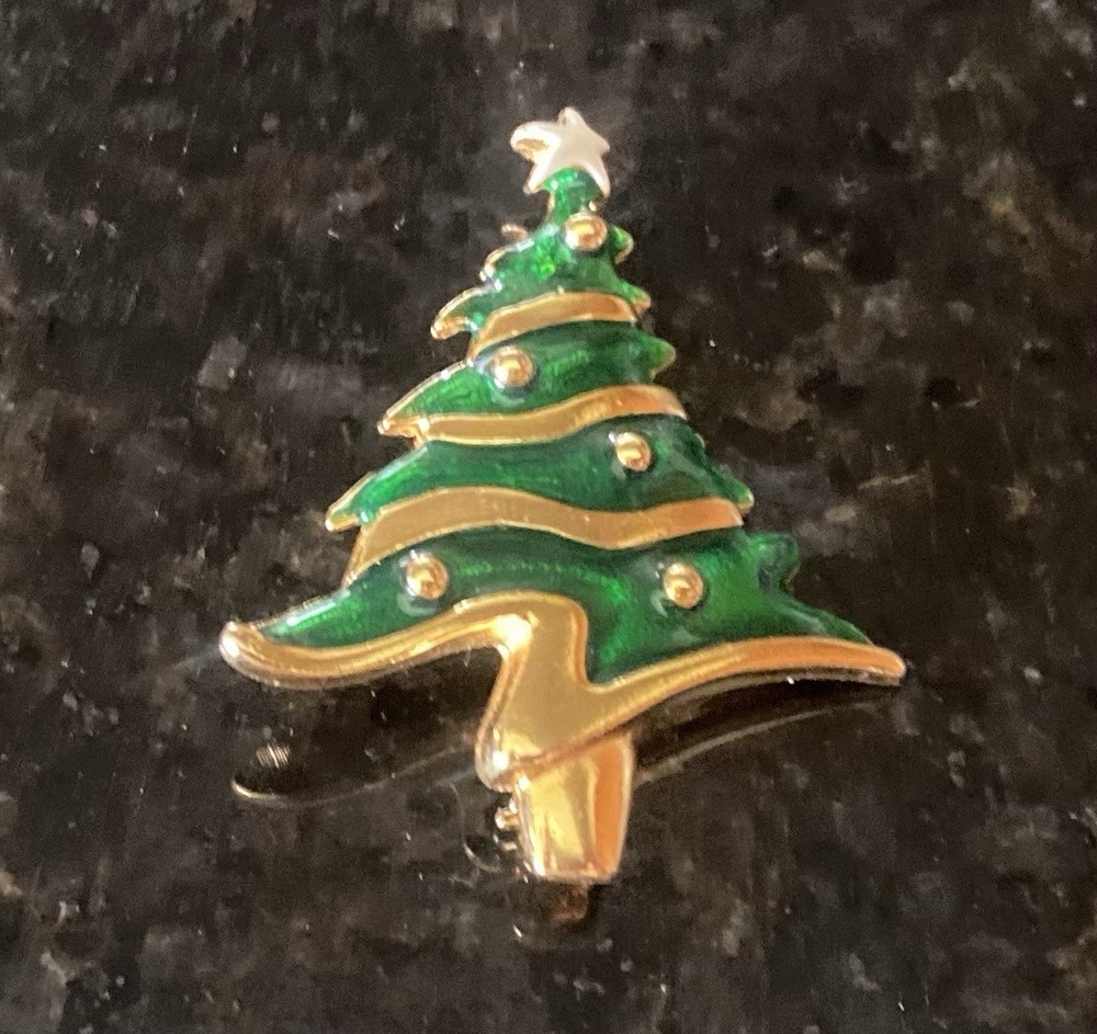 Signed Giovanni Vintage Christmas Tree Brooch Pin Green Enamel Gold Tone Star