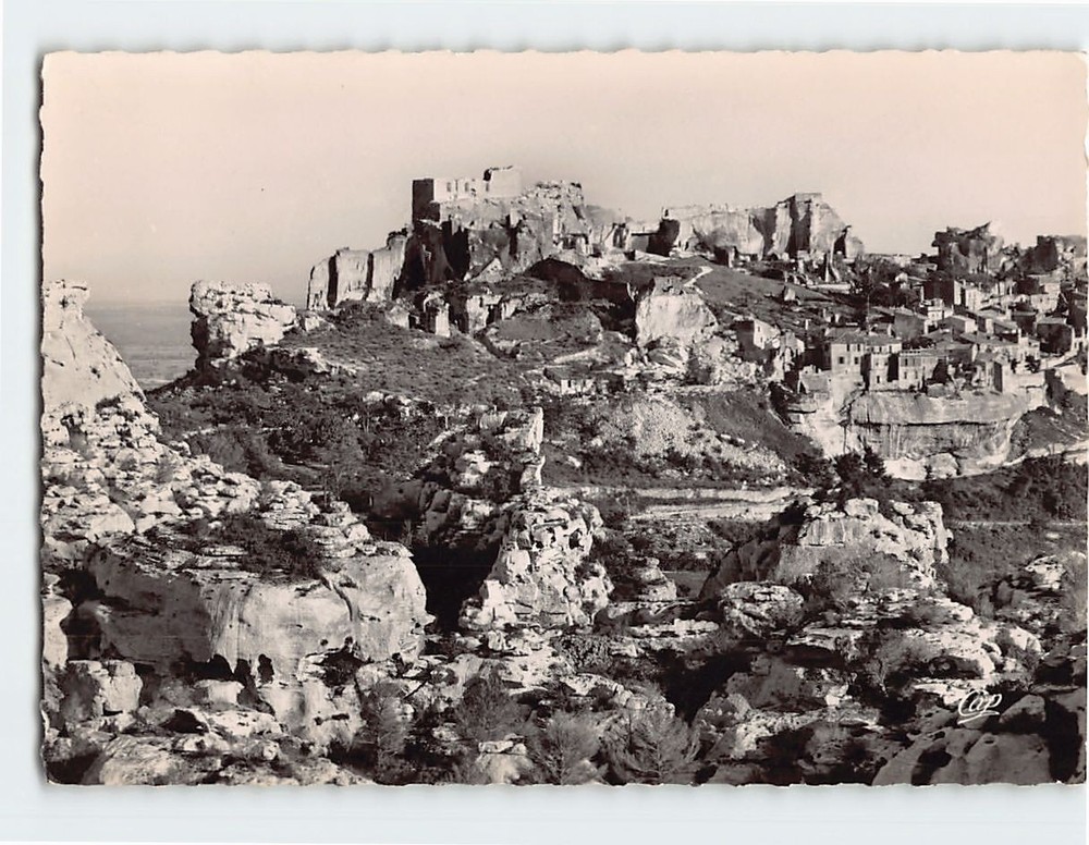 Postcard Vue générale prise du Val d Enfer Les Baux De Provence