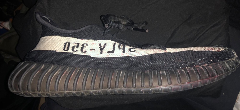 Size 10.5 - adidas Yeezy Boost 350 V2 Low Oreo