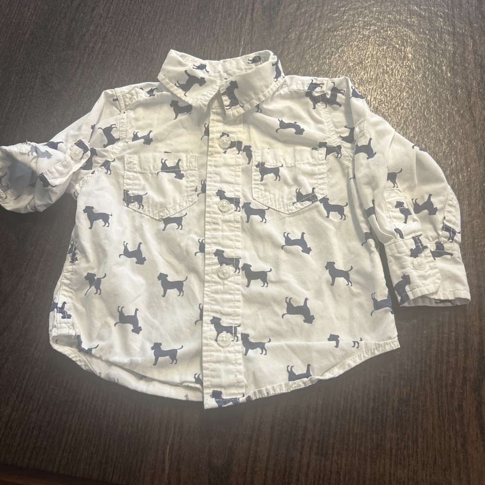 Old Navy Baby Long Sleeve Button Down Shirt Can Converts To Short Sleeve. 12-18M