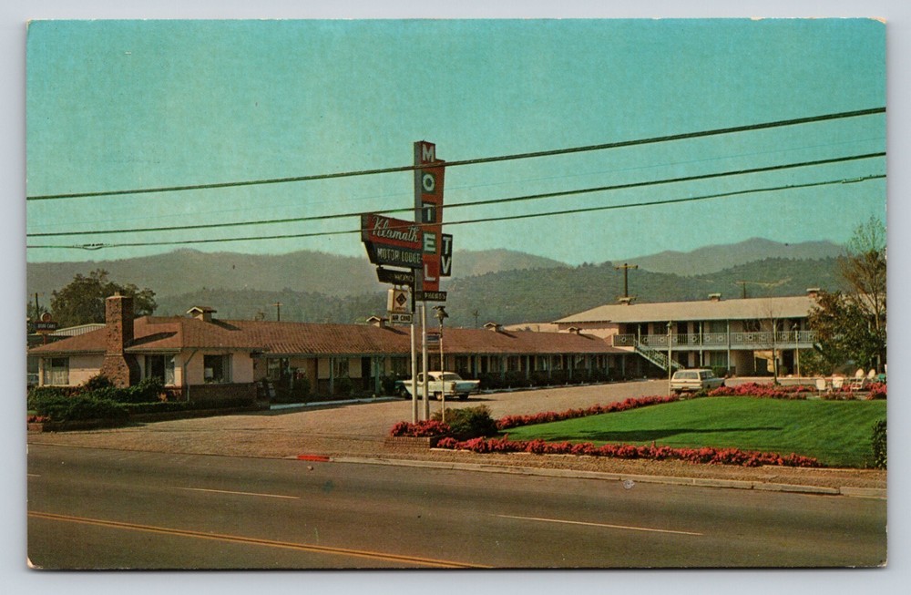 Yreka California Klamath Motor Lodge Classic Cars On Lot VINTAGE Postcard