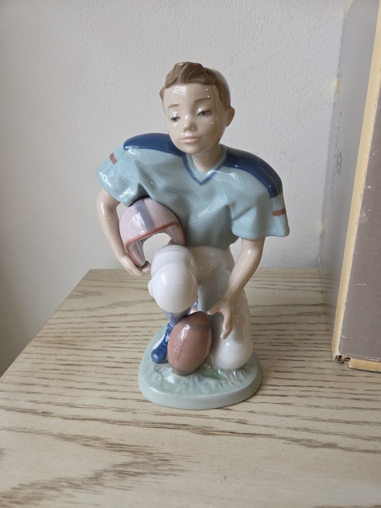 1993 Lladro Retired Football Player Porcelain Figurine 6107 8