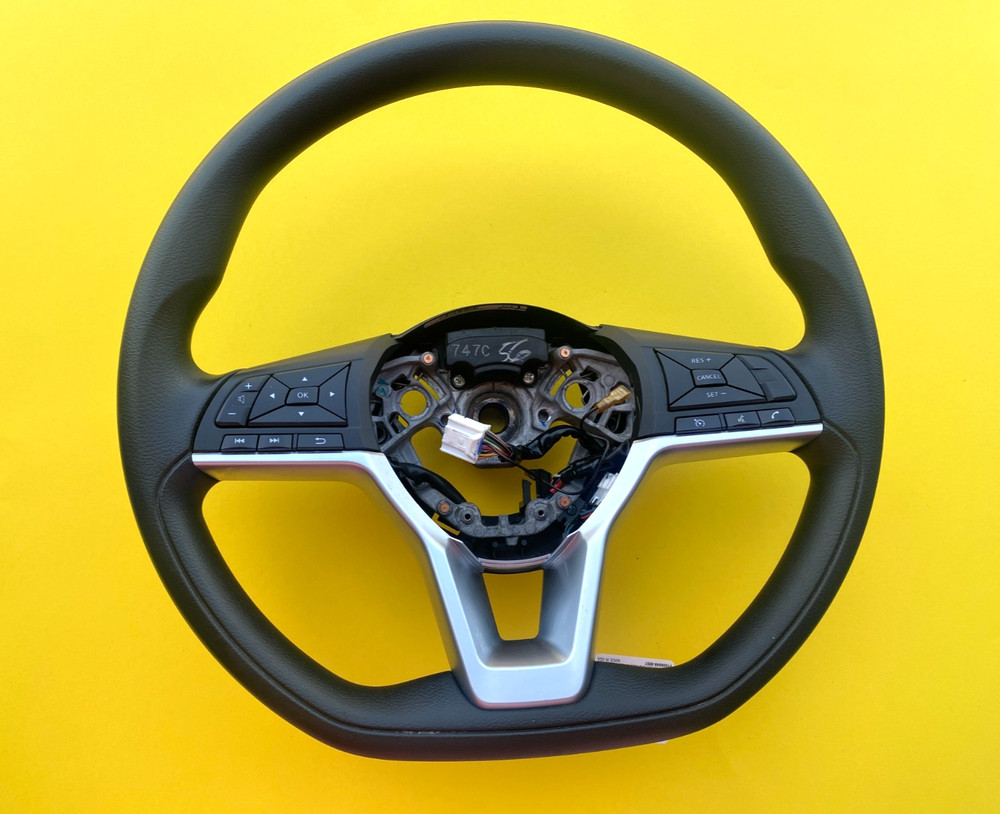2020-2022 Nissan Versa Steering Wheel W/ Cruise Control Switch Oem 484305Ee4A