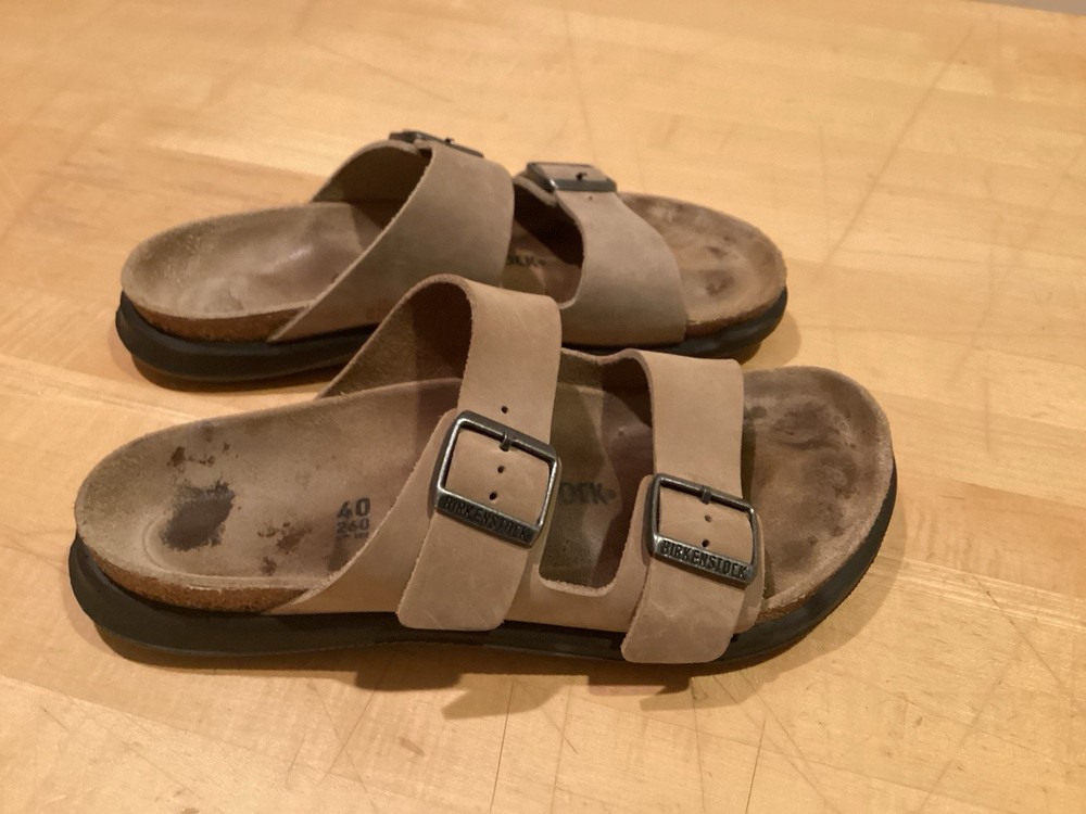 birkenstock 40 arizona sandals Taupe Tan Beige Pre owned Slip On Buckle