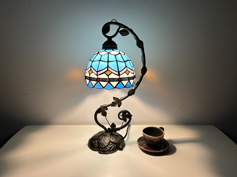 Tiffany Style Table Lamp Sea & Sky Pattern Dome Shaped Stained Glass 51 cm Tall