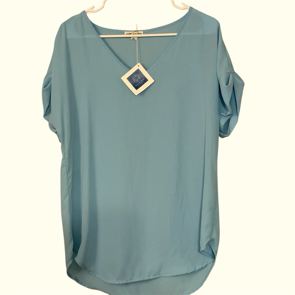 Zenana Outfitters Blue Solid V-Neck Short Sleeve Pullover Blouse L Women