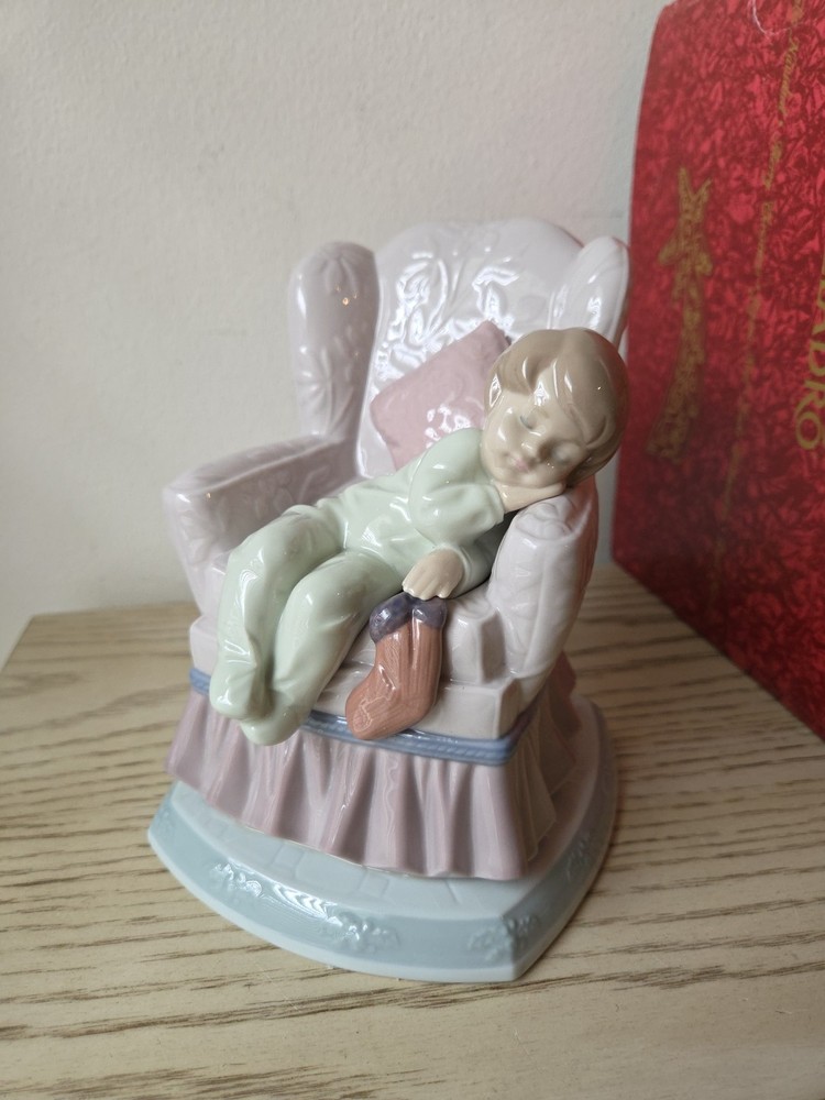 Lladro 6667 Visions of Sugarplums Retired Mint Condition Rare Original Red Box with Sleeve