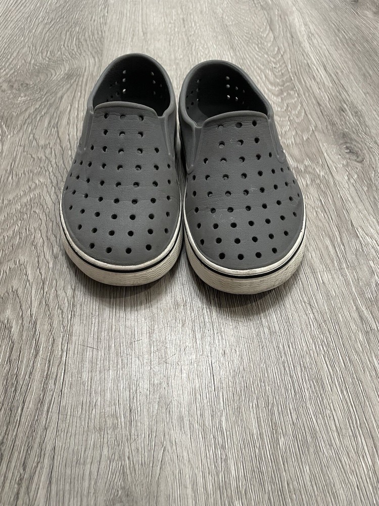 Native Toddler Boys Gray Shoes Size 10