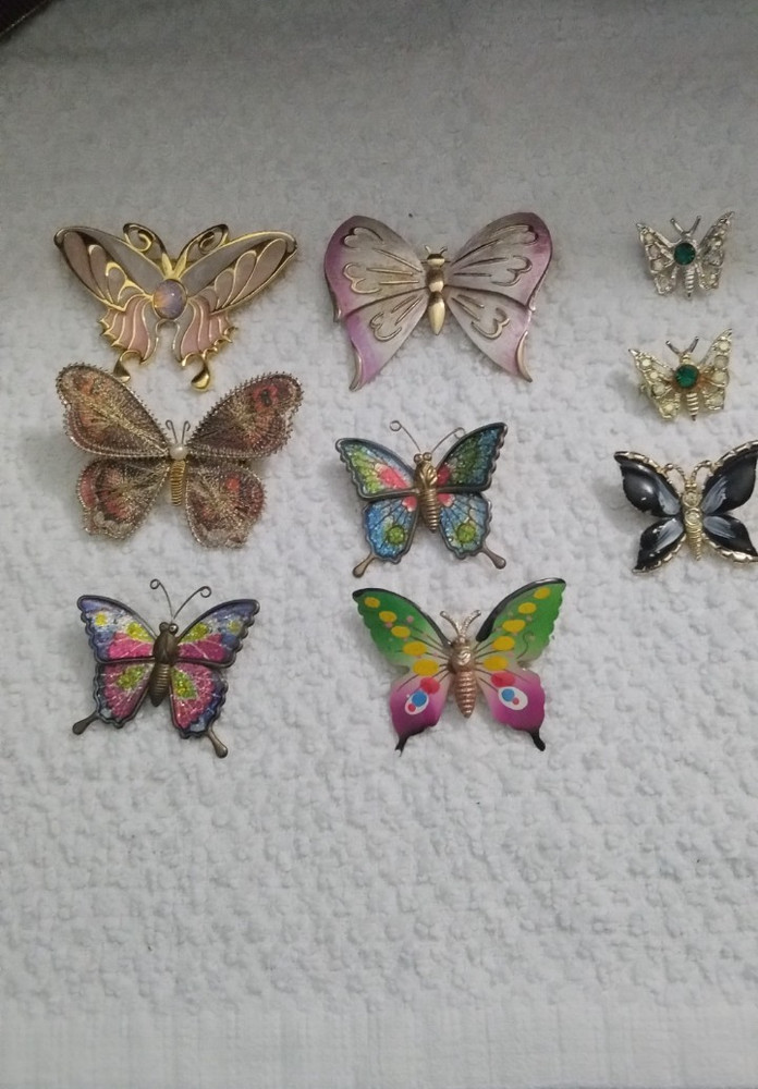 Lot of 9 Variety Of Butterflies Brooches Vintage 1 Avon  1 pastell