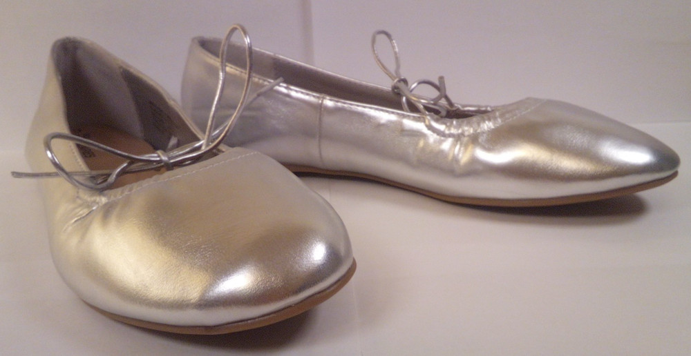 NWT No Boundaries Women's Bow Mary Jane Silver Ballet Flats Size 9