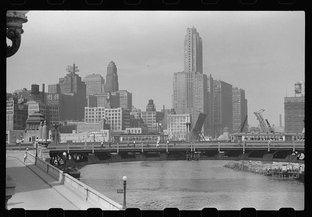 Photo:Chicago Illinois 1930s Chicago River Bridge Skyline
