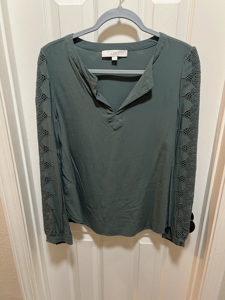 Loft Women's Green Long Sleeve Pullover Blouse, size Medium