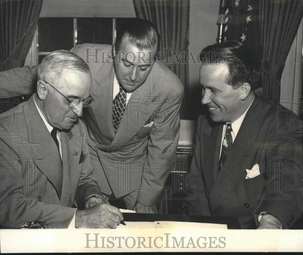 1949 Press Photo President Harry S. Truman Signs Canadian Railroad Legislation