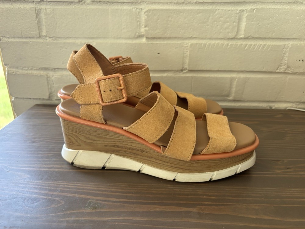 SOREL Size 10 JOANIE III Beige Strappy Platform Sandals Shoes