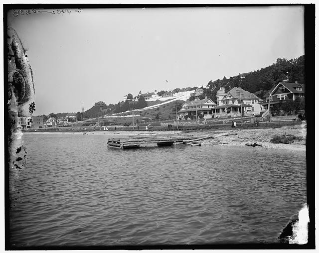 Crescent beach,docks,piers,Mackinac Island,Michigan,Detroit Publishing Co,1900